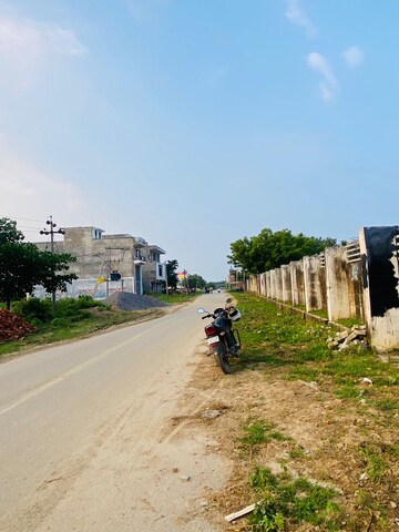  Plot For Sale in Jankipuram Extension
