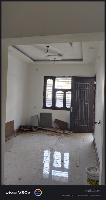 Room in 3 BHK Independent House at Jankipuram Extension – for Sale