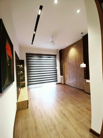 Room in 4 BHK Builder Floor at SS Mayfield Gardens, Sector 51 – for Sale