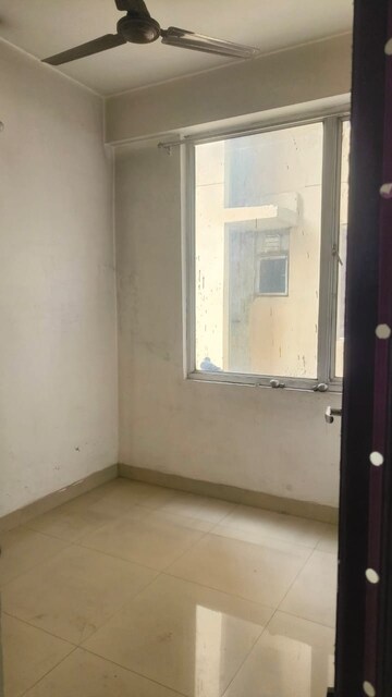Room in 2 BHK Apartment at Ajnara Homes, Sector 16b Greater Noida – for Sale