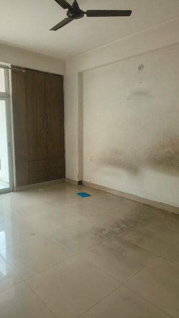 Room in 2 BHK Apartment at Ajnara Homes, Sector 16b Greater Noida – for Sale