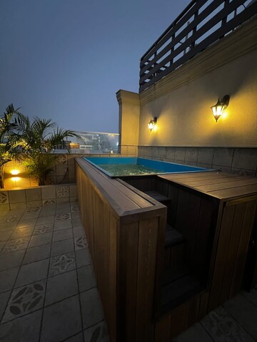 Balcony in 4 BHK Builder Floor at Ansal Sushant Lok I, Sector 43 – for Sale