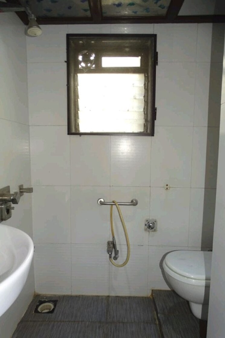 Bathroom, tilak-nagar-building 3 Bedroom 960 Sq.Ft. Apartment In Tilak Nagar Mumbai 7523996