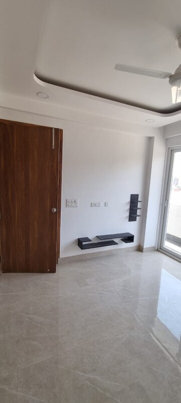 Room in 3 BHK Builder Floor at Ardee City, Sector 52 – for Sale