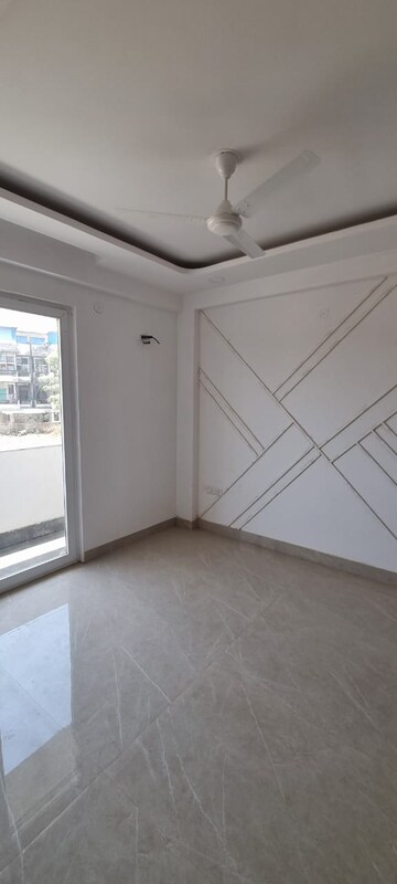 Room in 3 BHK Builder Floor at Ardee City, Sector 52 – for Sale