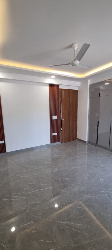Room in 3 BHK Builder Floor at Ardee City, Sector 52 – for Sale