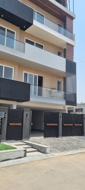 Kitchen in 3 BHK Builder Floor at Ardee City, Sector 52 – for Sale