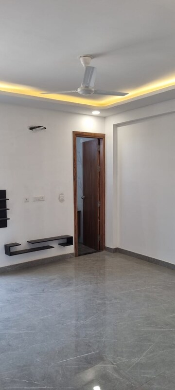 Room in 3 BHK Builder Floor at Ardee City, Sector 52 – for Sale