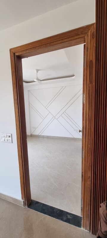 Room in 3 BHK Builder Floor at Ardee City, Sector 52 – for Sale