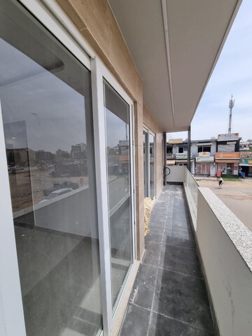Building Lobby in 3 BHK Builder Floor at Ardee City, Sector 52 – for Sale