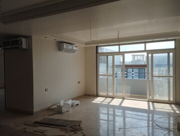 Room in 4 BHK Builder Floor at Sector 15 – for Sale
