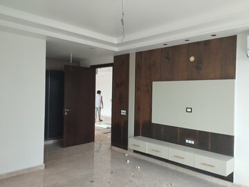 Room in 4 BHK Builder Floor at Sector 15 – for Sale