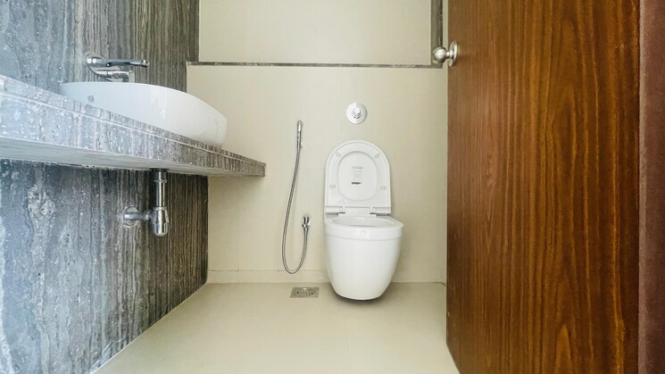 Bathroom, raj-tattva 4 Bedroom 2100 Sq.Ft. Apartment In Kapur Bawdi Thane 7524900