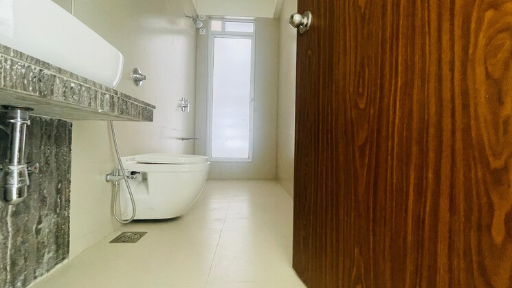 Bathroom, raj-tattva 4 Bedroom 2100 Sq.Ft. Apartment In Kapur Bawdi Thane 7524900