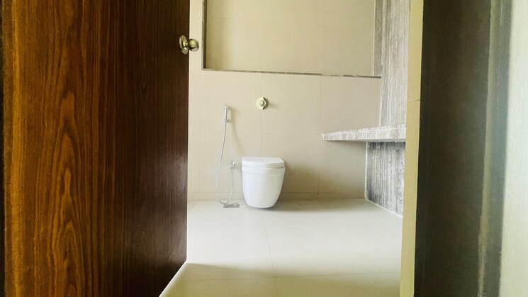 Bathroom, raj-tattva 4 Bedroom 2100 Sq.Ft. Apartment In Kapur Bawdi Thane 7524900