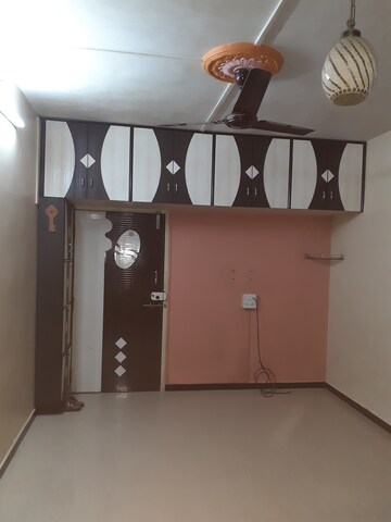 Furnished Amenities in 1 BHK Apartment at Nagari Niwara CHS, Goregaon East – for Rent