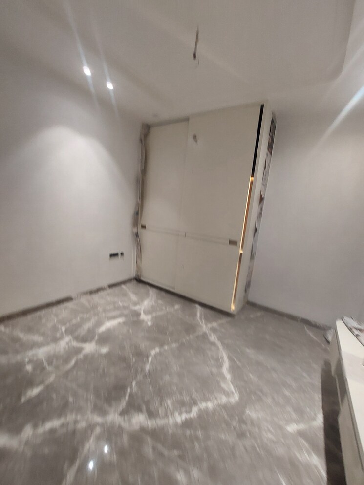 Room, pitampura 4 Bedroom 280 Sq.Yd. Builder Floor In Pitampura Delhi 7525361