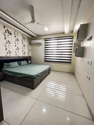 Room in 3 BHK Apartment at Terraza Greens, Mansarovar – for Sale