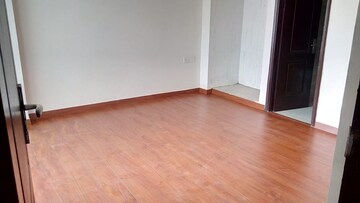 Room in 2.5 BHK Apartment at Amrapali Castle, Chi V Greater Noida – for Sale