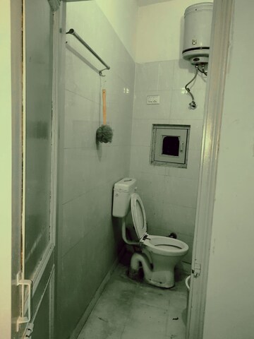 रेसिडेंशियल बिल्डर फ्लोर वर्ग फुट फॉर रेंट इन जनकपुरी दिल्ली  7525814