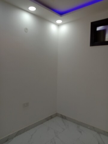 Room in 2 BHK Builder Floor at Dwarka Mor – for Sale