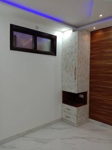 Room in 2 BHK Builder Floor at Dwarka Mor – for Sale