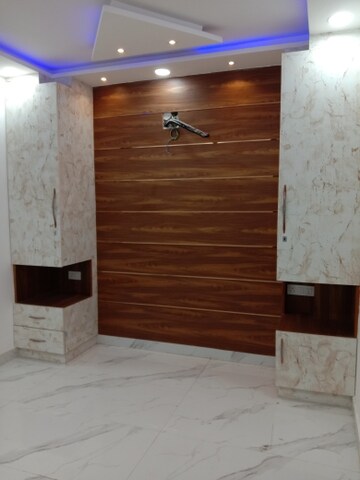 Room in 2 BHK Builder Floor at Dwarka Mor – for Sale
