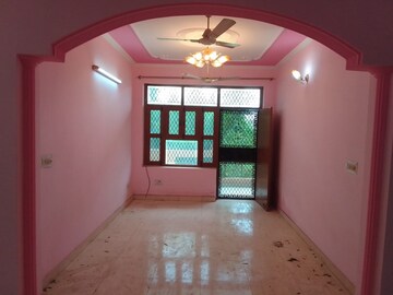 Room in 3 BHK Builder Floor at Green Fields Colony – for Sale