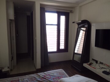 Room in 3 BHK Builder Floor at Green Fields Colony – for Sale