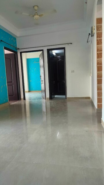 Room in 2 BHK Apartment at Amrapali Eden Park, Sector 50 – for Sale
