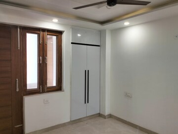 Room in 4 BHK Builder Floor at Green Fields Colony – for Sale