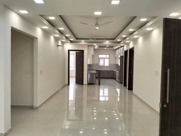 Building Lobby in 4 BHK Builder Floor at Green Fields Colony – for Sale