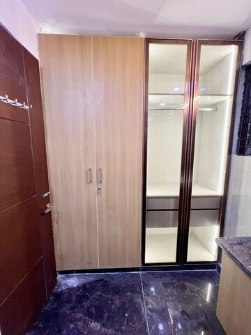Furnished Amenities in 5 BHK Apartment at Central Park I, Sector 42 – for Sale