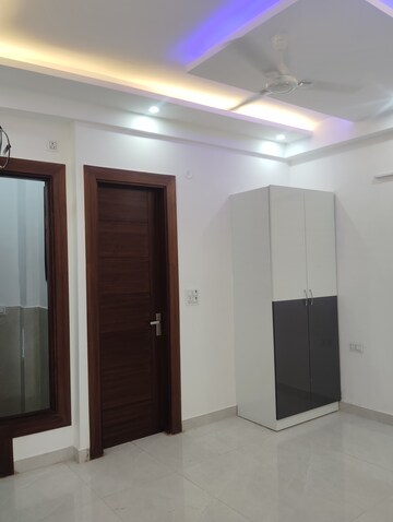 Building Lobby in 3 BHK Builder Floor at Vasundhara Sector 1 – for Sale