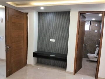 Room in 4 BHK Builder Floor at Green Fields Colony – for Sale