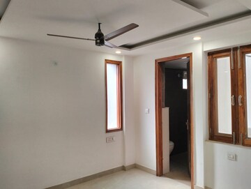 Room in 4 BHK Builder Floor at Green Fields Colony – for Sale