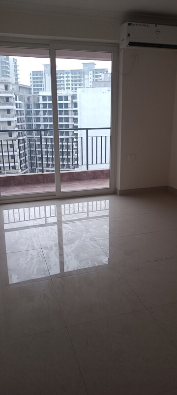 Room in 2.5 BHK Apartment at RAS Palm Residency, Sector 76 – for Sale