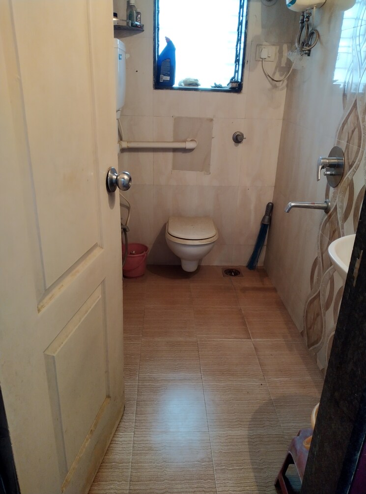 Bathroom, samta-chs-airoli 2 Bedroom 580 Sq.Ft. Apartment In Airoli Navi Mumbai 7526417