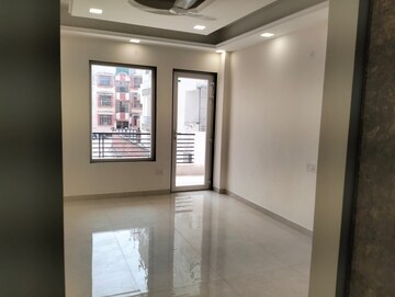 Room in 4 BHK Builder Floor at Sector 16 A – for Sale