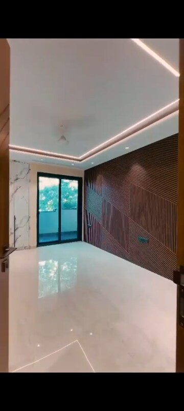 Room in 3 BHK Builder Floor at Safdarjung Development Area – for Sale