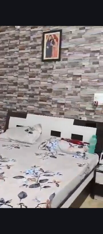 Master Bedroom in 3 BHK Builder Floor at Kavi Nagar Block D – for Sale