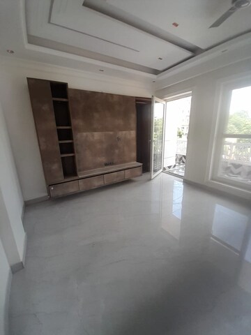 Room in 3 BHK Builder Floor at Sector 85 – for Sale