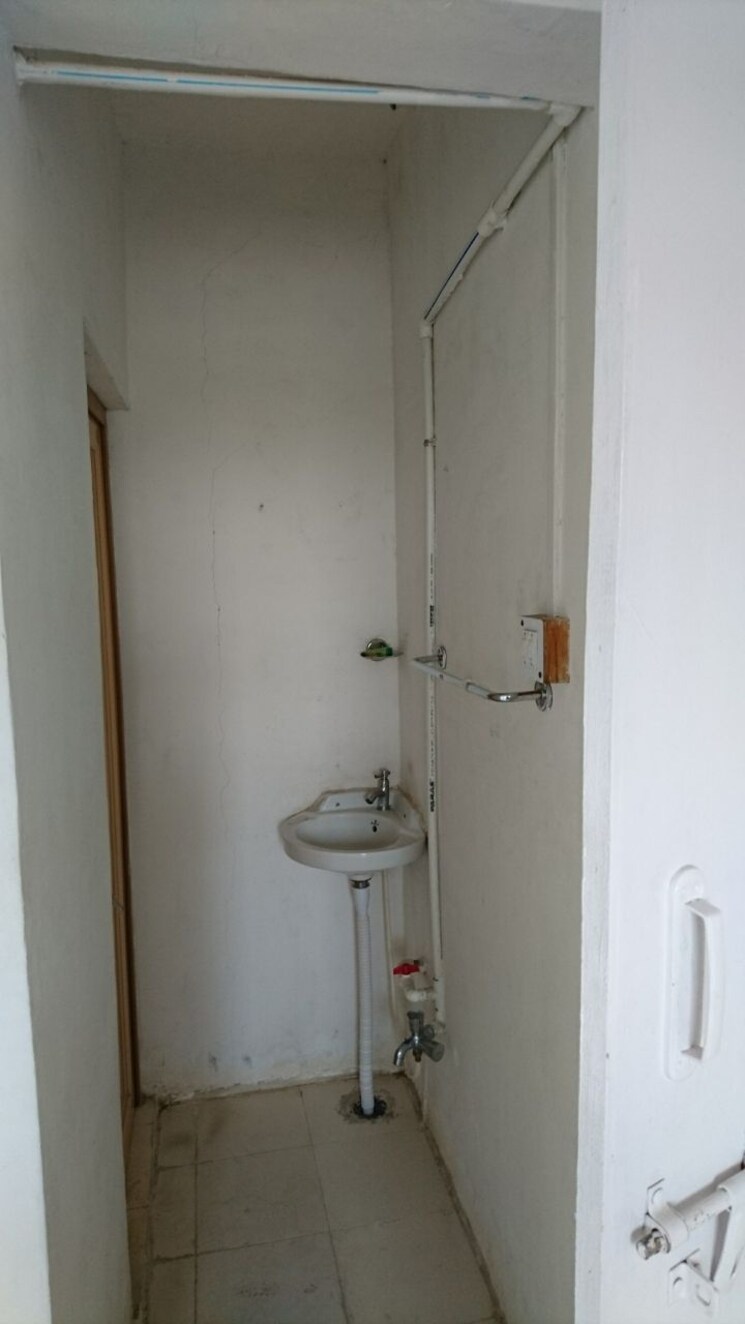 Bathroom, krishna-park-dhanori 1 Bedroom 350 Sq.Ft. Apartment In Dhanori Pune 7527495