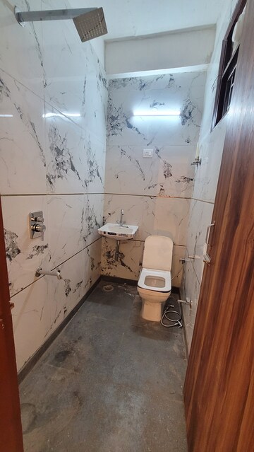 Master Bedroom in 2 BHK Builder Floor at Dilshad Colony – for Sale
