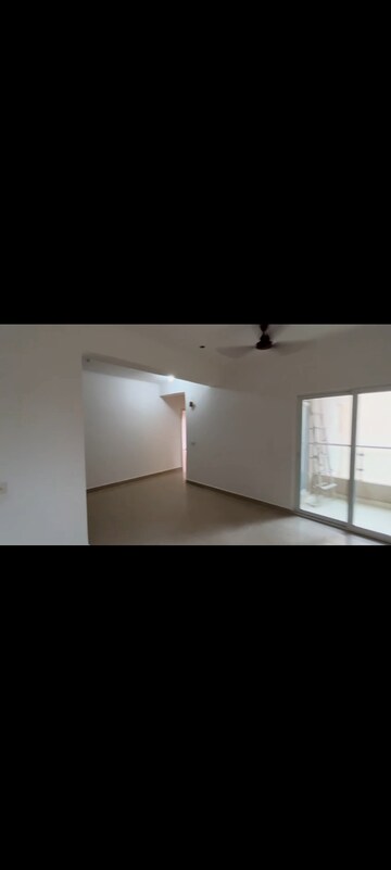 Room in 2.5 BHK Apartment at Gaurs Cascades, Raj Nagar Extension – for Sale