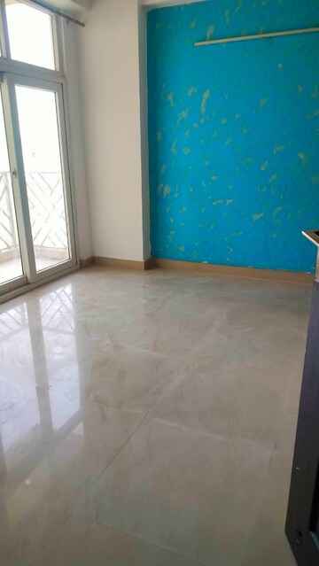 Room in 2 BHK Apartment at Amrapali Eden Park, Sector 50 – for Sale