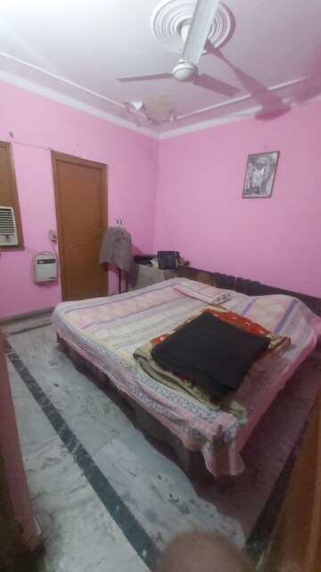 Furnished Amenities in 3.5 BHK Builder Floor at Mayur Vihar Phase 1 – for Sale