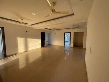 Room in 3.5 BHK Builder Floor at Smart World Gems, Sector 89 – for Sale