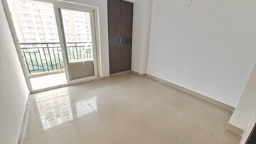 Room in 2.5 BHK Apartment at Newtech La Palacia, Tech Zone 4 Greater Noida – for Sale