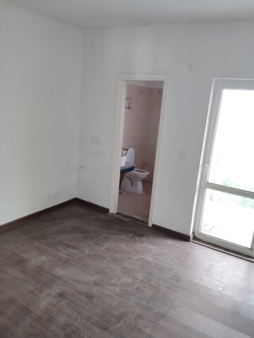 Room in 3 BHK Builder Floor at Bptp Park 81, Sector 81 – for Sale